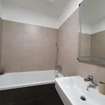 Lovely 2-bedroom In Apartamento *