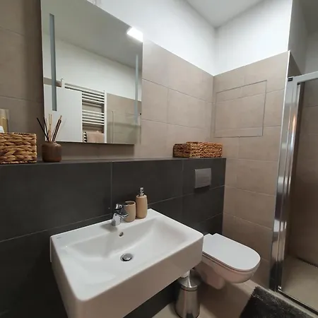 Apartman Lovely 2-bedroom In