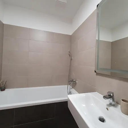 Lovely 2-bedroom In Daire *
