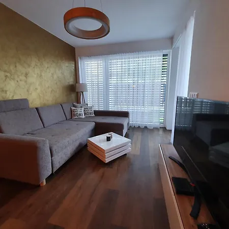 Apartment Lovely 2-bedroom In Bratislava
