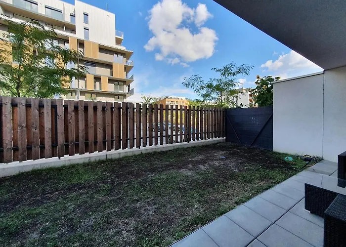 Lovely 2-bedroom In *