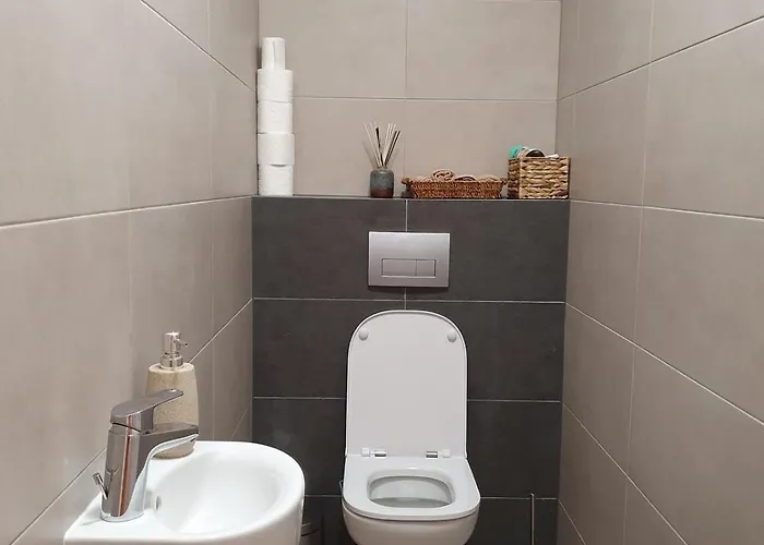 Lovely 2-bedroom In Apartamento