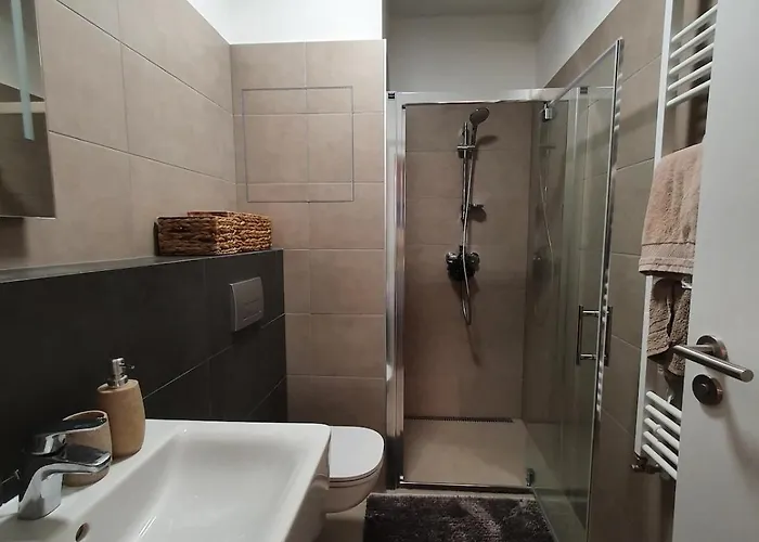 Lovely 2-bedroom In * Братислава