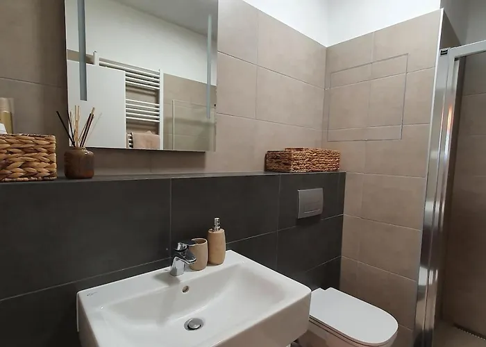 Lovely 2-bedroom In *